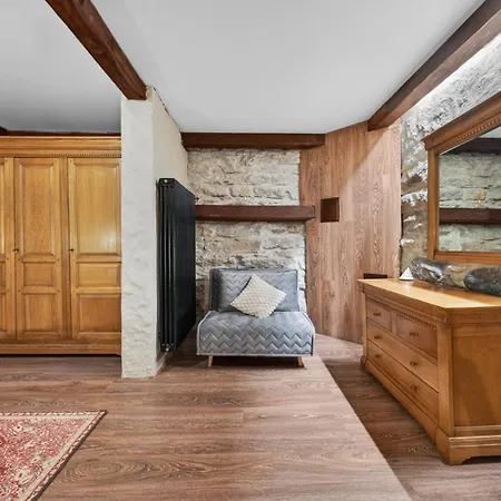 Old Town 60m2 On 2 Floors Next To Town Hall Apartment