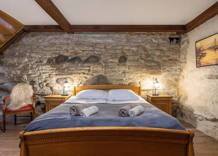 Old Town 60m2 On 2 Floors Next To Town Hall *